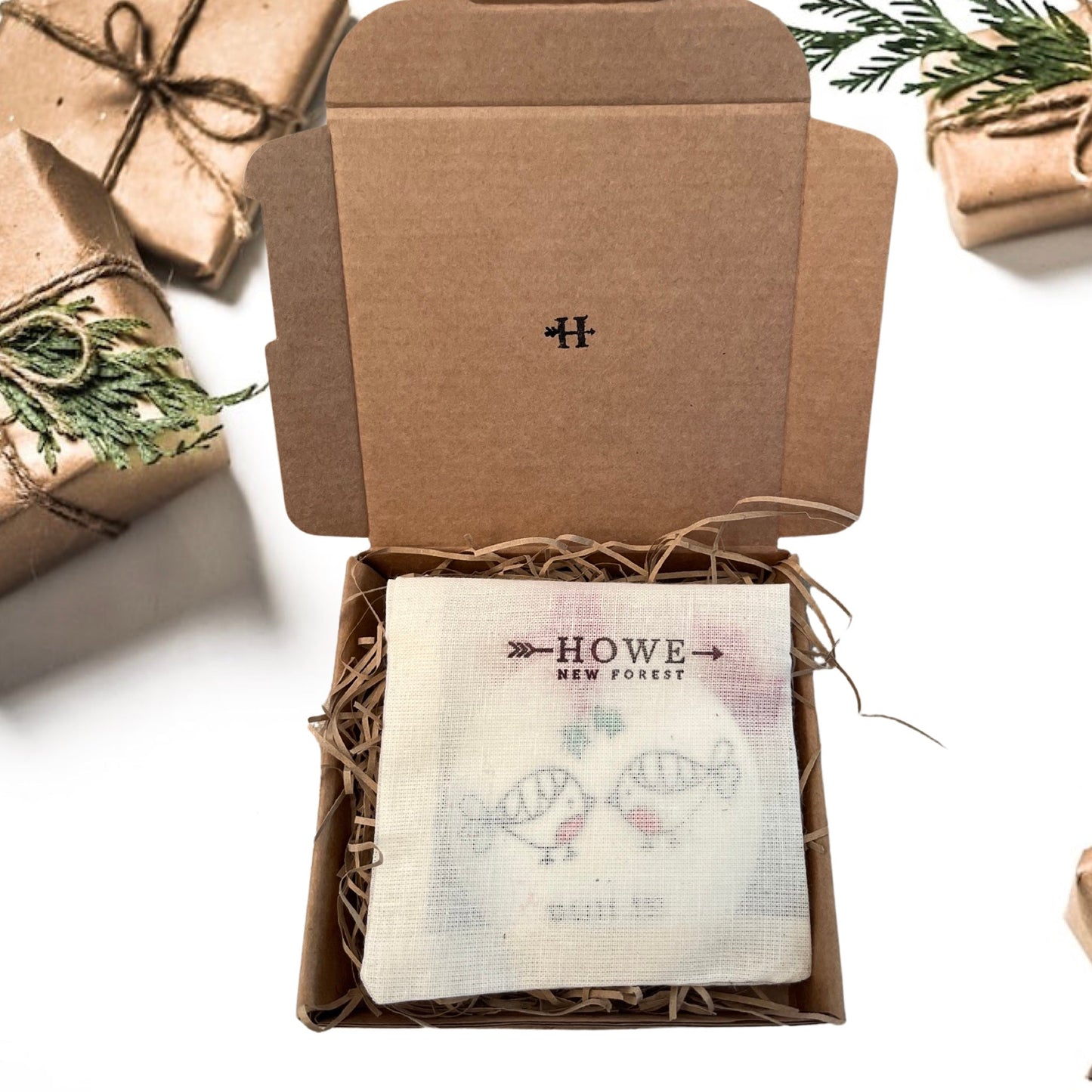 Ceramic disc bauble - Holly